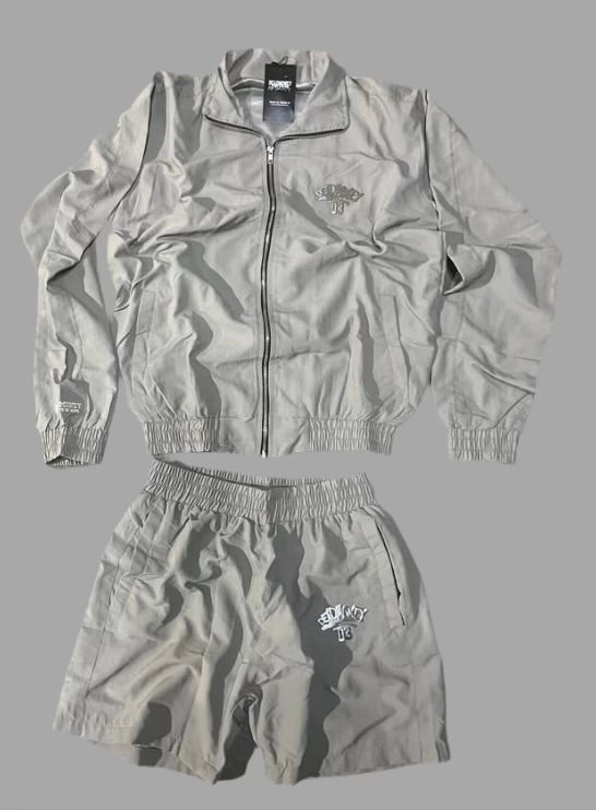 03 Windbreaker (grey)